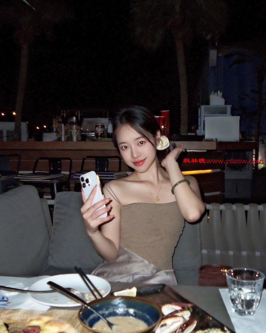 苏州姑苏玩的刚下水邻家小美女