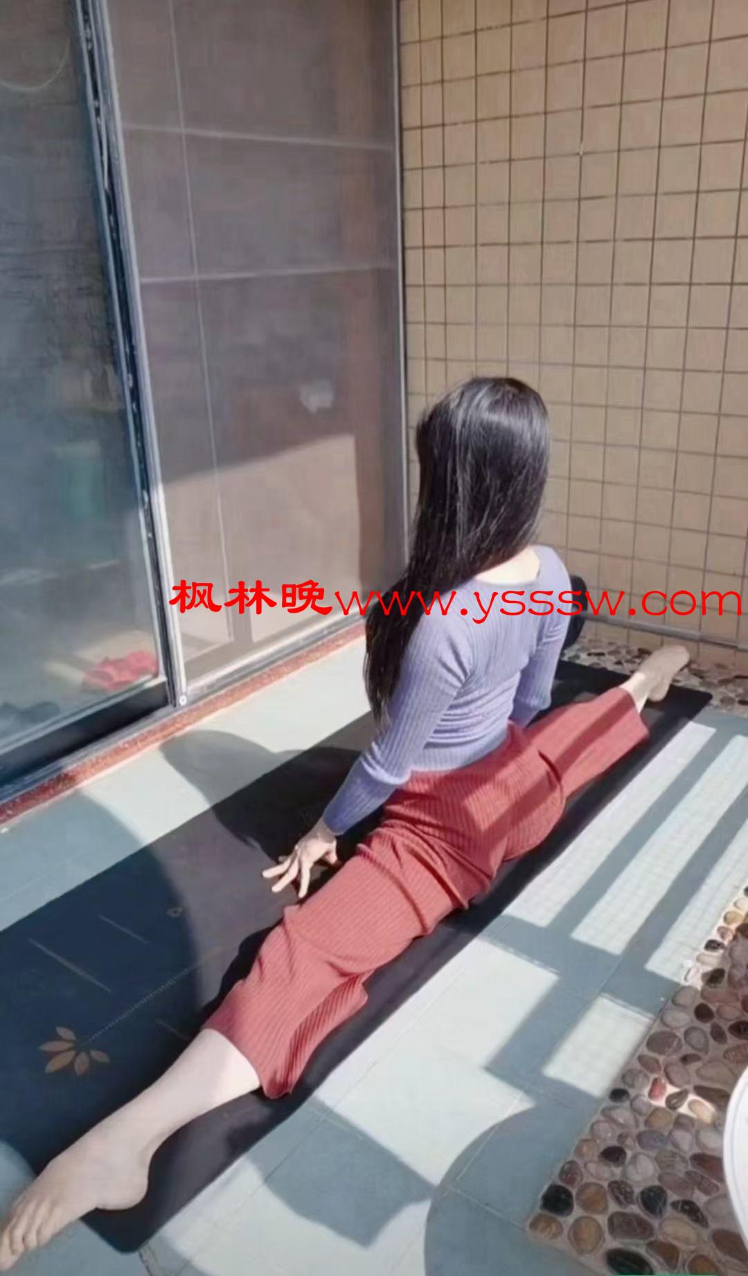 厦门会舞蹈的妹子，柔韧性超高，可以一字马